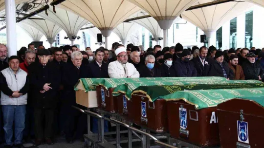 Eski milli futbolcu Ümit Özat'ın babası Ali Özat son yolculuğuna uğurlandı