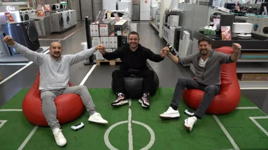 Eski milli futbolculardan oyun konsolunda gol düellosu