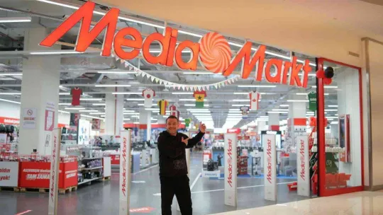 Eski milli futbolculardan oyun konsolunda gol düellosu