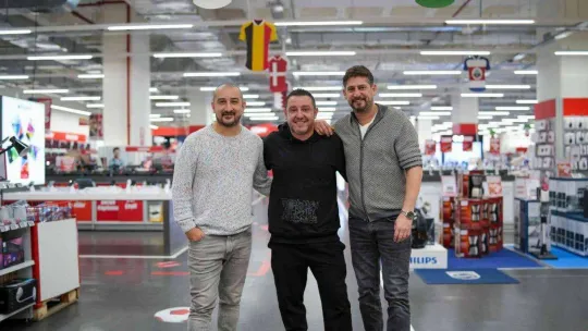 Eski milli futbolculardan oyun konsolunda gol düellosu