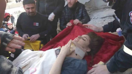 Eskişehir'den giden arama kurtarma ekipleri Antakya'da enkaz altından 2 kişiyi kurtardı