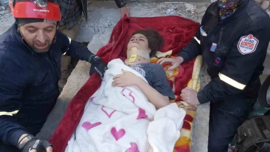 Eskişehir'den giden arama kurtarma ekipleri Antakya'da enkaz altından 2 kişiyi kurtardı