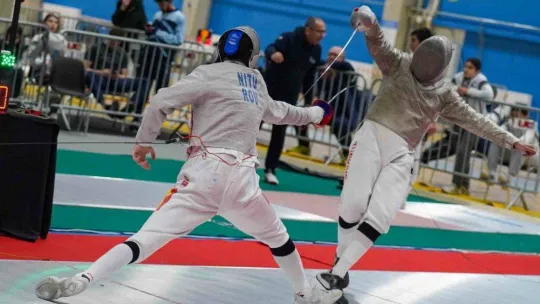 Eskrimci Tolga Aslan genç erkekler kılıçta bronz madalya kazandı