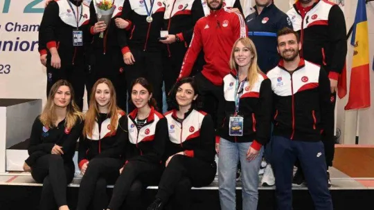 Eskrimci Tolga Aslan genç erkekler kılıçta bronz madalya kazandı