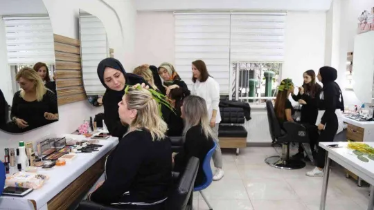 ESMEK'in temel makyaj eğitimleri büyük ilgi görüyor