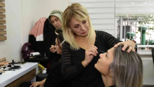 ESMEK'in temel makyaj eğitimleri büyük ilgi görüyor
