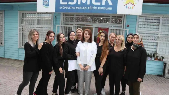 ESMEK'in temel makyaj eğitimleri büyük ilgi görüyor