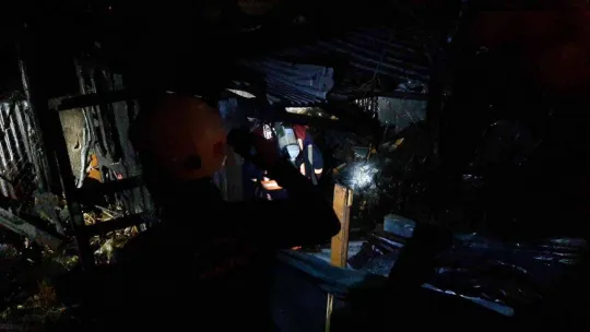 Evin odunluk kısmında yangın paniği