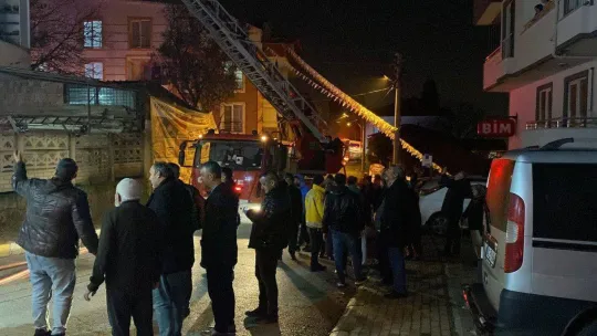 Evinde çıkan yangını söndürmek isterken yaralandı