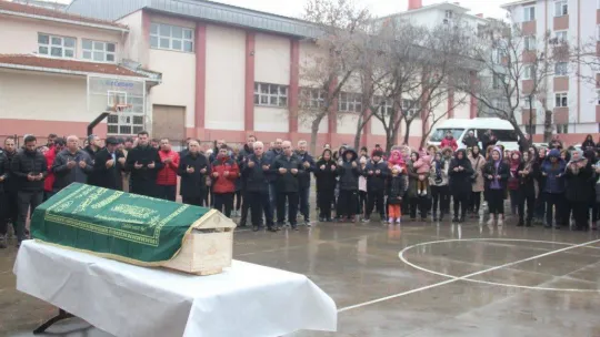 Evinde ölü bulunan okul müdürünün cenazesi memleketine uğurlandı