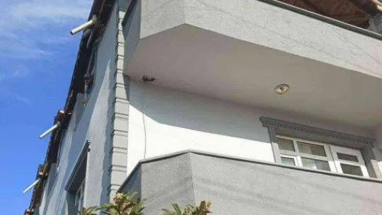 Evinin bacasında çıkan yangın sonrasında fenalaştı, hastanede hayatını kaybetti