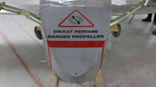 Evinin terasında yaptığı insansız hava aracı, Yunanistan tarafından ilk insansız hava aracı olarak tanıtıldı