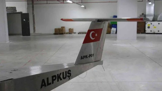 Evinin terasında yaptığı insansız hava aracı, Yunanistan tarafından ilk insansız hava aracı olarak tanıtıldı