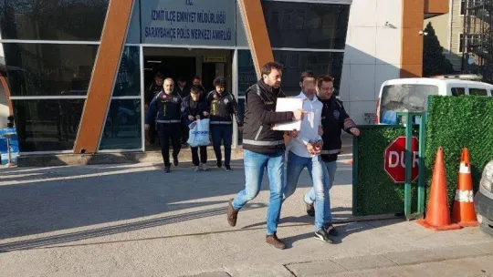 Evli genç kız, sevgilisini döven eski erkek arkadaşını bıçakladı