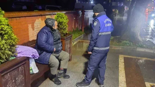 Evsizler barınma merkezine yerleştiriliyor