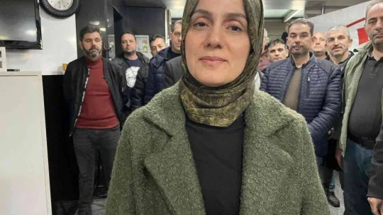 EYT düzenlemesini konfeti ve meşaleyle kutladılar