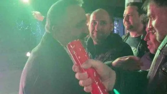 EYT düzenlemesini konfeti ve meşaleyle kutladılar