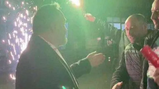 EYT düzenlemesini konfeti ve meşaleyle kutladılar