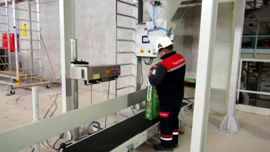 Ezine Gıda İhtisas OSB'nin ilk fabrikası üretime başladı