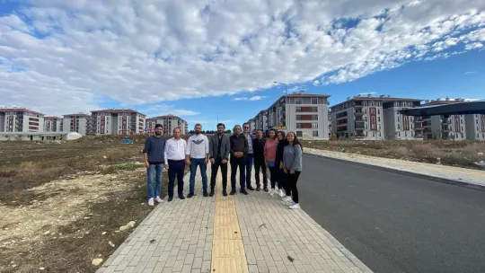 AK Parti'den 4 bin haneye ziyaret