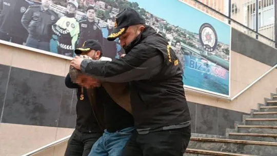 Fabrikada silah dayayıp gasp etmişlerdi: Aynı gün yakalandılar