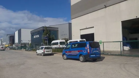 Fabrikanın bacasında çıkan yangın korkuttu