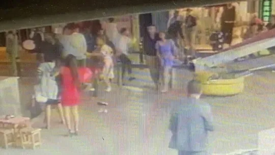 Fatih'te 5 kişinin yaralandığı silahlı kavganın güvenlik kamerası görüntüleri ortaya çıktı