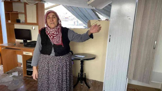 Fatih'te Avrupa Garajı'nın yıkımı sırasında bir ev hasar gördü