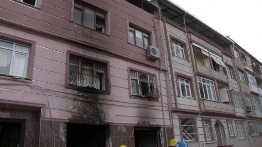 Fatih'te doğal gaz patlamasının bıraktığı hasar gün ağarınca ortaya çıktı
