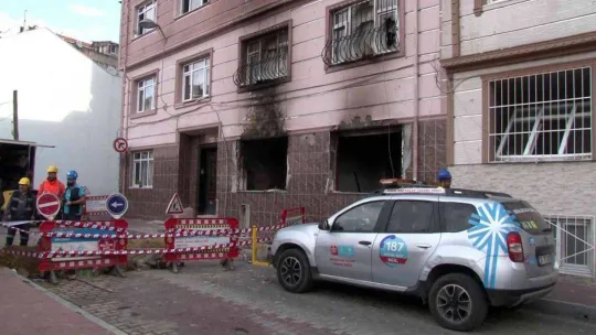 Fatih'te doğal gaz patlamasının bıraktığı hasar gün ağarınca ortaya çıktı