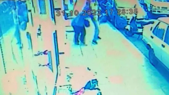 Fatih'te motosikletli saldırganlar dehşet saçtı: 2 yaralı