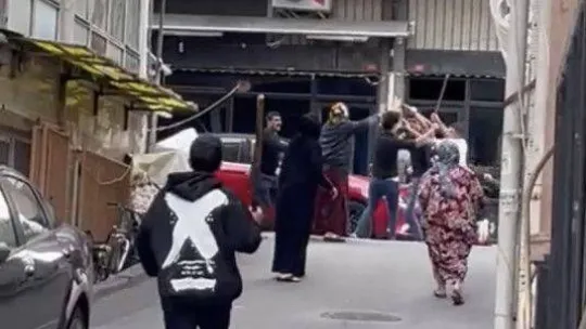 Fatih'te ortalık savaş alanına döndü : 4 yaralı