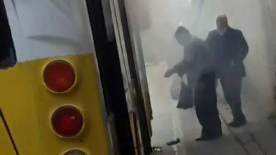 Fatih'te Otobüsün içinde yakılan meşale paniğe yol açtı