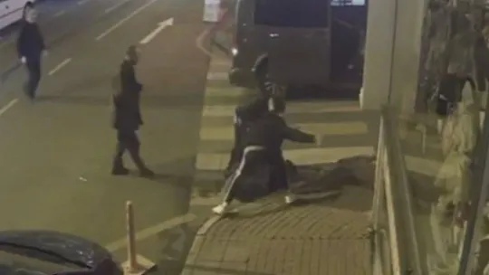 Fatih'te park yeri kavgasında 2 kişi bıçaklandı