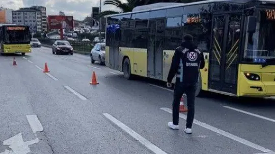 Fatih'te taksiciden kurallara uymayan meslektaşlarına tepki