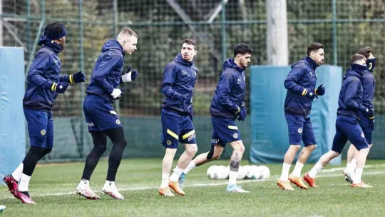 Fenerbahçe, Adana Demirspor maçı hazırlıklarını tamamladı