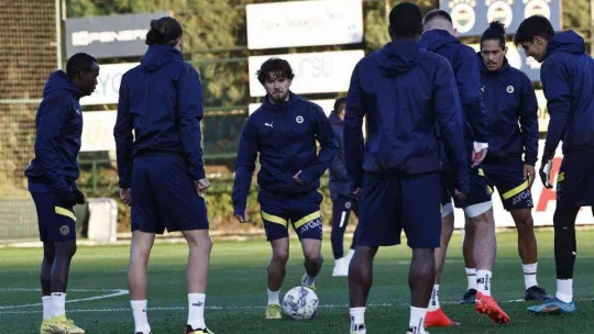 Fenerbahçe, Başakşehir maçı için kampa girdi
