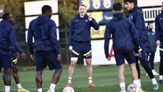 Fenerbahçe, Başakşehir maçı için kampa girdi