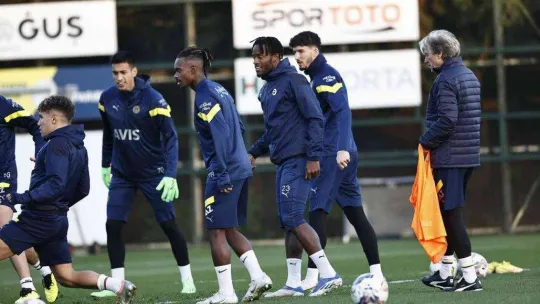 Fenerbahçe, Başakşehir maçı için kampa girdi