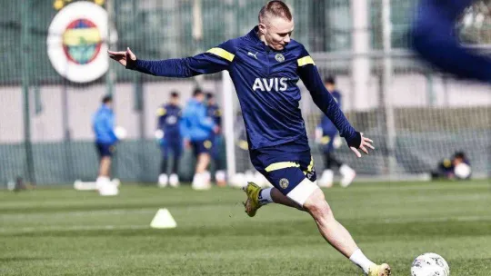 Fenerbahçe'de Altay ve Szalai takıma katıldı