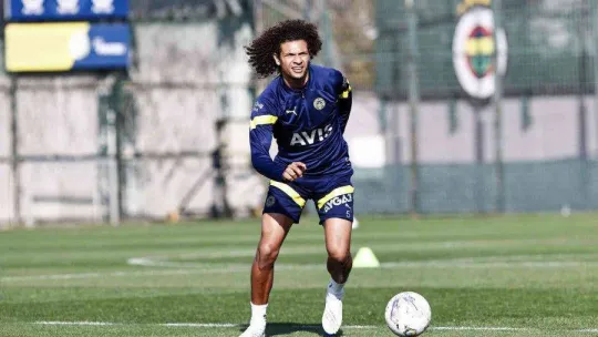 Fenerbahçe'de Altay ve Szalai takıma katıldı