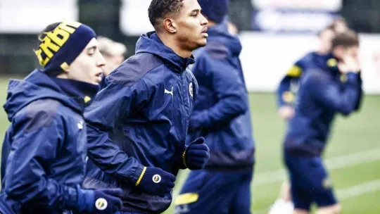 Fenerbahçe'de Oosterwolde takımla ilk antrenmanına çıktı