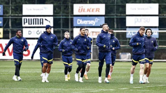 Fenerbahçe'de Oosterwolde takımla ilk antrenmanına çıktı