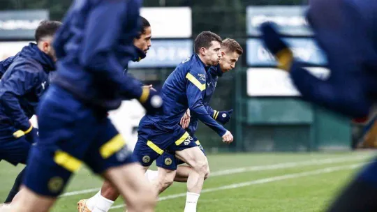 Fenerbahçe'de Oosterwolde takımla ilk antrenmanına çıktı