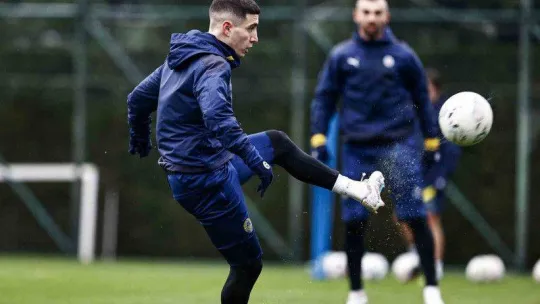 Fenerbahçe'de Oosterwolde takımla ilk antrenmanına çıktı