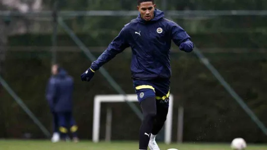 Fenerbahçe'de Oosterwolde takımla ilk antrenmanına çıktı