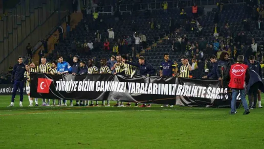 Fenerbahçe'den maç sonu anlamlı pankart