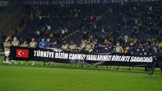 Fenerbahçe'den maç sonu anlamlı pankart