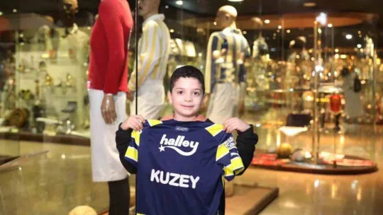 Fenerbahçe, depremzede Kuzey Koşar ve ailesini Ülker Stadı'nda ağırladı