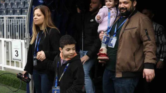 Fenerbahçe, depremzede Kuzey Koşar ve ailesini Ülker Stadı'nda ağırladı
